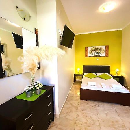 Elia Beach Modern Suites Floyitá Eksteriør bilde