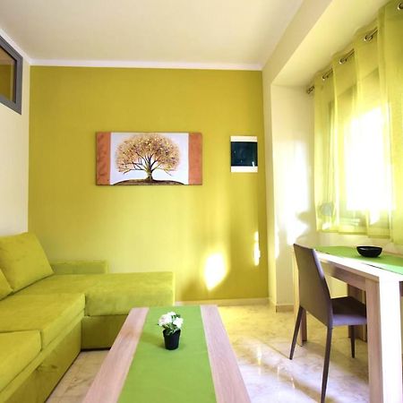 Elia Beach Modern Suites Floyitá Eksteriør bilde
