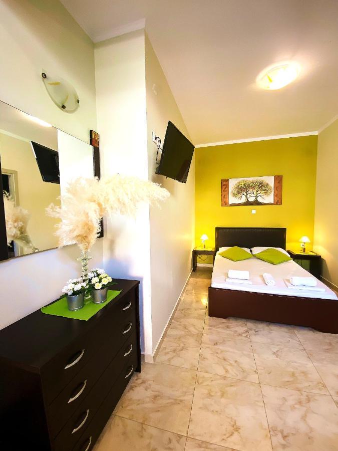 Elia Beach Modern Suites Floyitá Eksteriør bilde