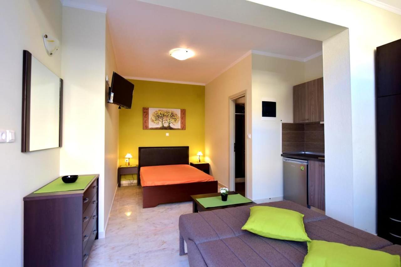 Elia Beach Modern Suites Floyitá Eksteriør bilde
