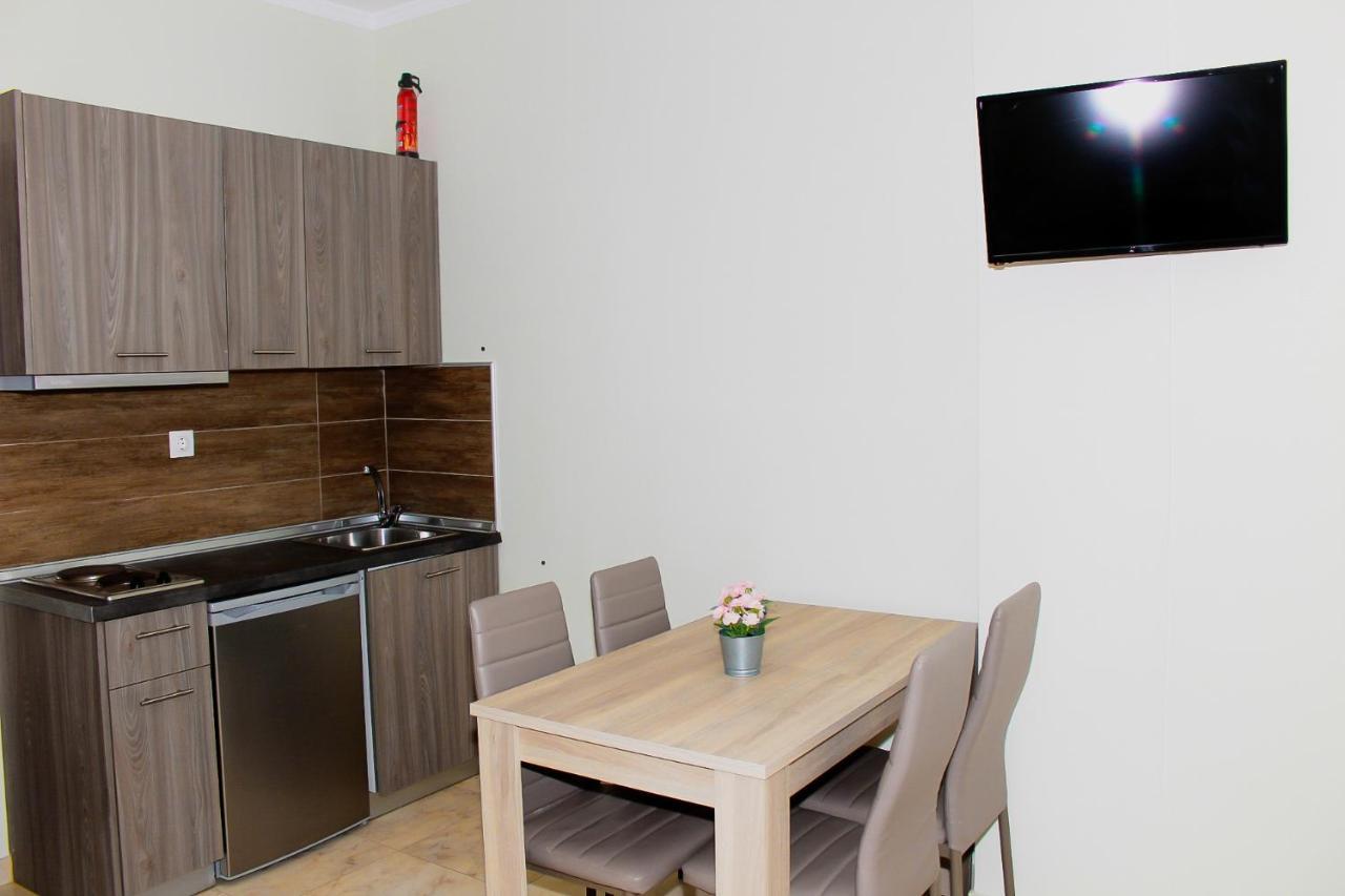 Elia Beach Modern Suites Floyitá Eksteriør bilde